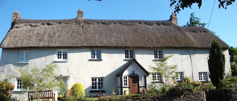 Old Style Cottage, to left of the owner's cottage