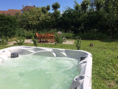 Maison classée indépendante 8/9 pers avec jacuzzi à 100m de la plage et commerce