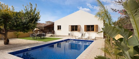 Pool and sun loungers