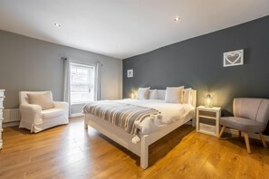 Coxswain's House, Wells-next-the-Sea: Master bedroom with a king-size bed