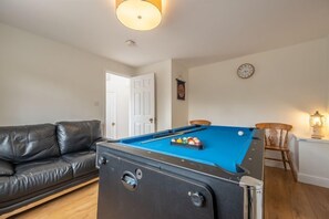 Coxswain's House, Wells-next-the-Sea: The games room with pool table