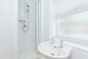 flat 1 bathroom