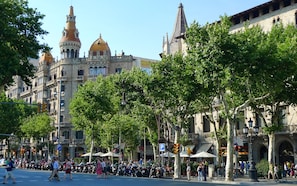 Paseo de Gracia at 1 corner away! 