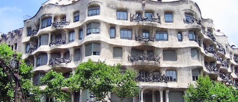 La Pedrera at 5 minutes walking!