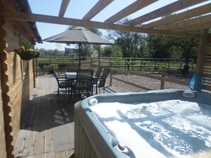 Very private decking and hot tub