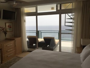 Master bedroom with sea view