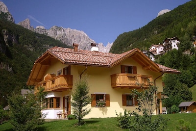 Very bright apartment just a few steps from Lake Molveno