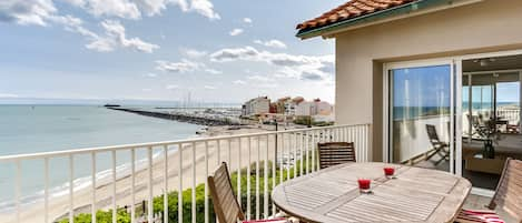 sur la terrasse du 1er étage, vue vers le sud ouest