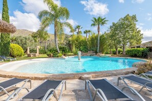 Swimming pool . Outside view