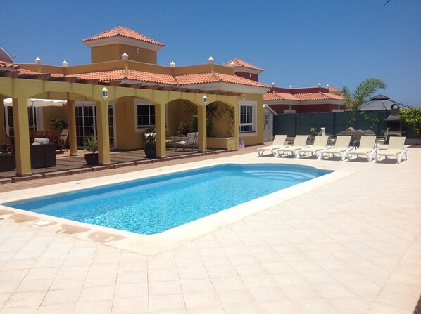 Luxury Villa with Private Pool Best Location
