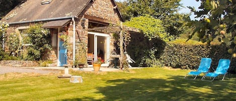 La Cachette. Stone built cottage set in its own garden.