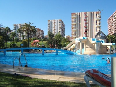 Bright & modern, air conditioned with great pool near the beach, with FREE WIFI