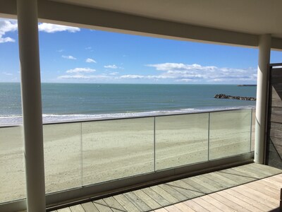 Apartment Standing 2 bedrooms 1st line on the beach 80 m2 + 30 m2 terrace