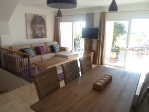 Lounge dining room