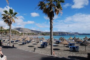 BEACH 10 MIN WALK!