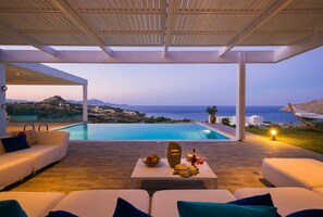 Al fresco dining and entertaining with beautiful sea views over Vlicha bay