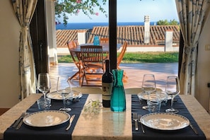 Soggiorno con vista mare