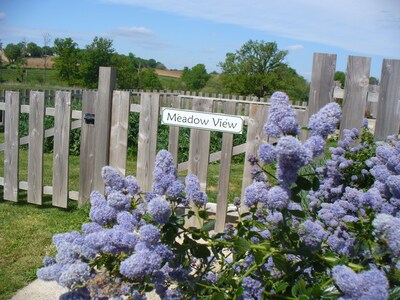 Wisdom Gites - Meadow View holiday cottage with pool, garden and free WiFi, 