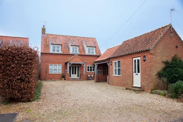 Bosky House, South Creake: Front elevation an annexe