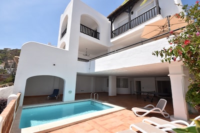 Detached Villa with Private Pool and Sea Views. Free wifi included.