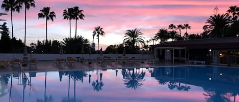 Piscine du complexe d'appartements