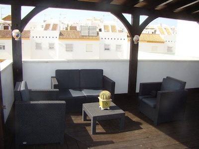 Duplex im Zentrum von Conil, ganz in der Nähe des Strandes und mit Blick auf das Meer. Wifi