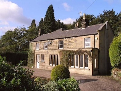 Absolutely fabulous house providing spacious and luxurious accommodation.