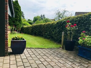 Terrasse mit Gartenblick