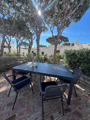 Front terrace dining