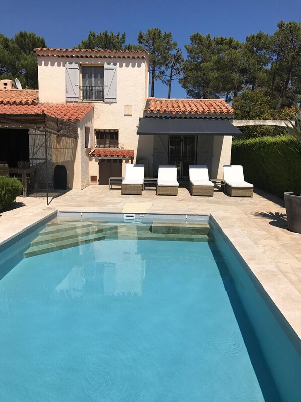  Private Pool and House