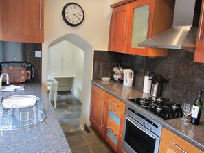 Bright and well equipped kitchen with breakfast room