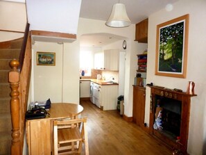 open plan sitting room, dining area and kitchen