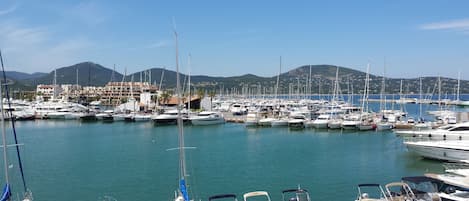 vue marina depuis la salle à manger