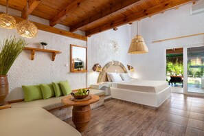 sitting area and double bed 