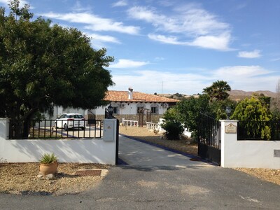 Encantadora villa en zona rural con piscina privada y jardín.