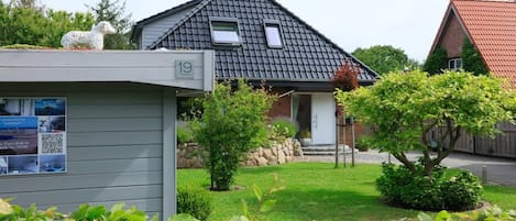 Ferienwohnung im Dachgeschoss
Stellplatz vor dem Gartenhaus