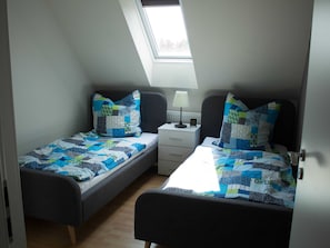 Schlafzimmer 2