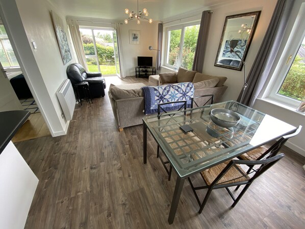 A spacious lounge/dining room