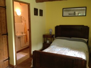 main bedroom, showing en suite shower room
