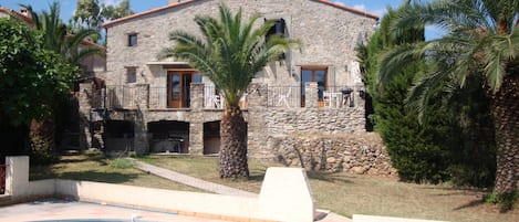 RoussillonFarmhouse: Private Garden and Exclusive use Pool - Fantastic Med Views