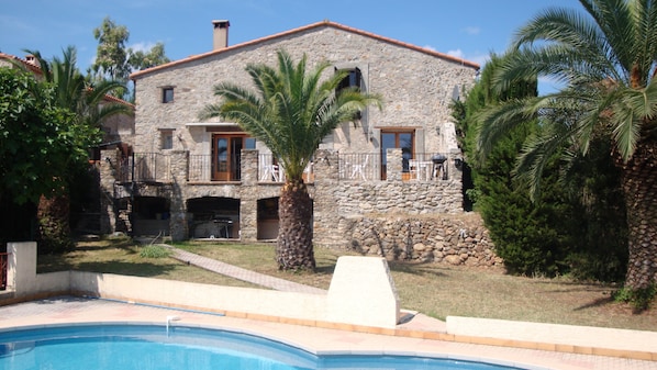 RoussillonFarmhouse: Private Garden and Exclusive use Pool - Fantastic Med Views