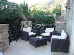 Relax on terrace and admire the Mediterranean & Pyrenees views..!