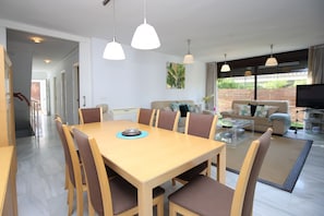 Elegant and Tastefully Furnished Dining Area 