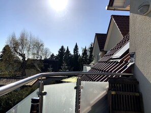 Südbalkon - Sonne bis in den Abend - Bild ist im Winter um 17:00 Uhr gemacht