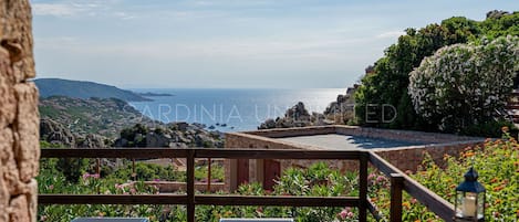 Independent villa with a great sea view in Costa Paradiso for rent.