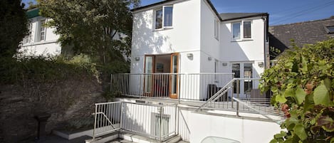 Totally enclosed garden, sun trap patio 