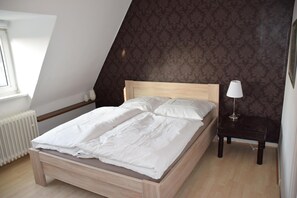 Zimmer 1
Bett 160x200