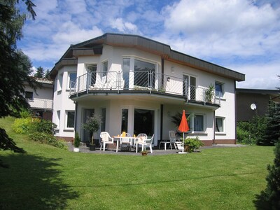 120 sqm with seperate entrance, close to the lake, pets welcome