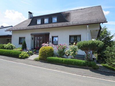 Moderne Ferienwohnung in ruhiger Lage