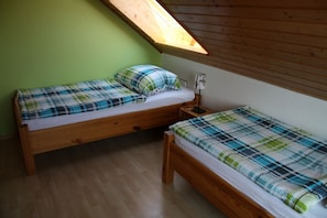 Schlafzimmer mit 2 Einzelbetten